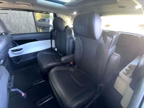 Used 2022 Kia Carnival SX Prestige image 20