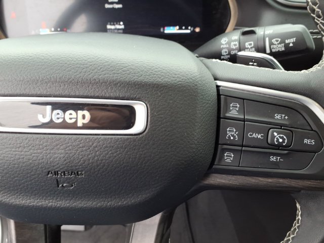 Used 2023 Jeep Grand Cherokee Limited AWD/4WD image 29