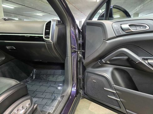 Used 2017 Porsche Cayenne image 29