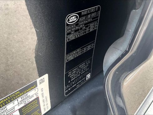 Used 2023 Land Rover Defender 110 V8 image 32