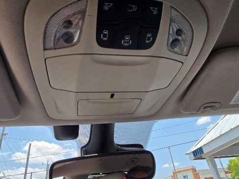 Used 2018 Chrysler Pacifica Touring-L Plus FWD image 34