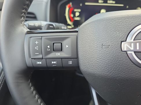 Used 2025 Nissan Rogue SL w/ SL Premium Package AWD/4WD image 17