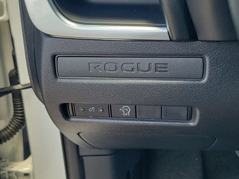 Used 2023 Nissan Rogue S AWD/4WD image 18