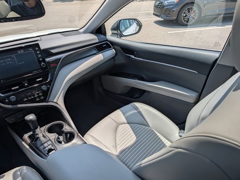 Used 2022 Toyota Camry SE w/ Audio Upgrade Package FWD image 11