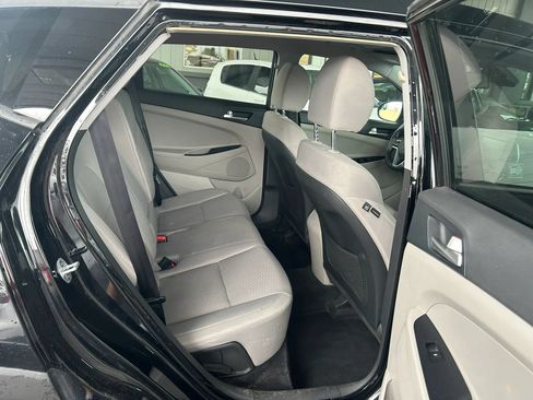 Used 2019 Hyundai Tucson SE AWD/4WD image 4