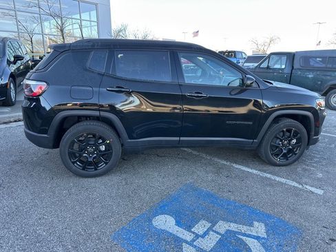 New 2026 Jeep Compass Latitude image 32
