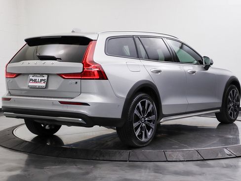 Used 2025 Volvo V60 B5 Cross Country Ultra w/ Protection Package Premier AWD/4WD image 5