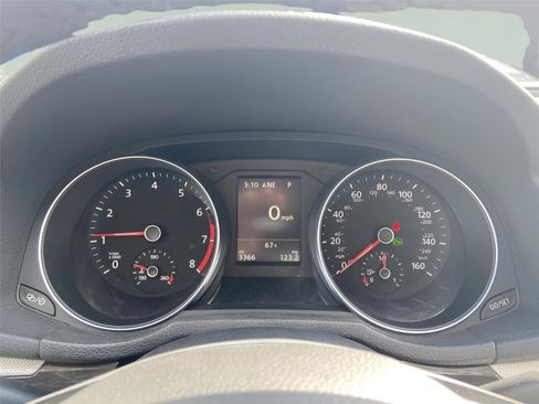 Used 2018 Volkswagen Passat 2.0T SEL Premium image 4