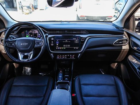Used 2023 Chevrolet Bolt EUV Premier w/ Sun & Sound Package FWD image 13