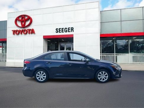 Used 2024 Toyota Corolla LE FWD image 2