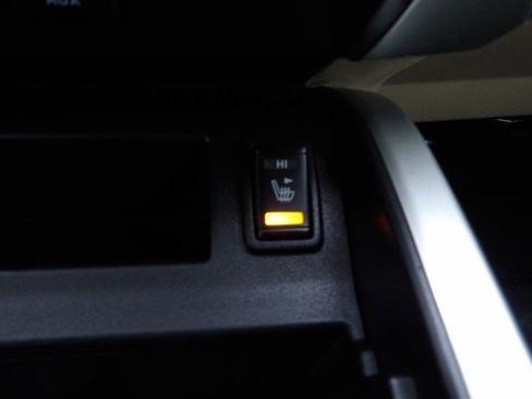 Used 2017 Nissan Titan SV image 23