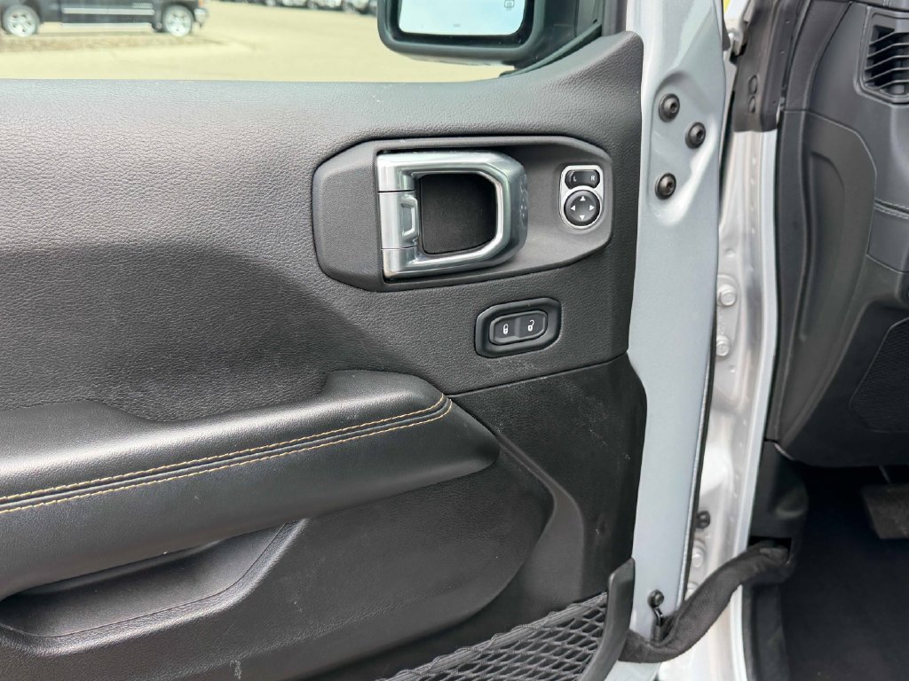 Used 2024 Jeep Wrangler Unlimited Sahara AWD/4WD image 28