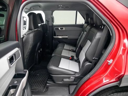 Used 2024 Ford Explorer XLT w/ Equipment Group 202A AWD/4WD image 25