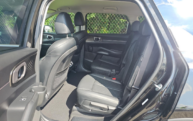 Used 2025 Kia Sorento EX AWD/4WD image 9