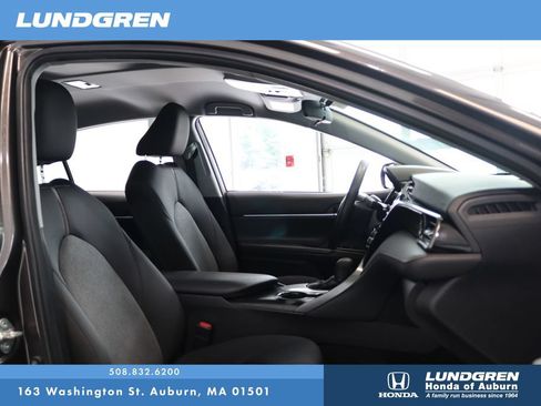 Used 2019 Toyota Camry LE FWD image 16