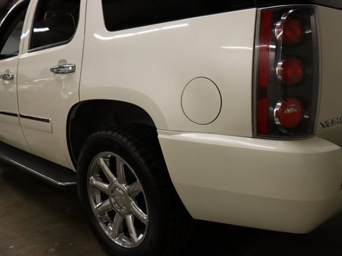 Used 2011 GMC Yukon Denali AWD/4WD image 12