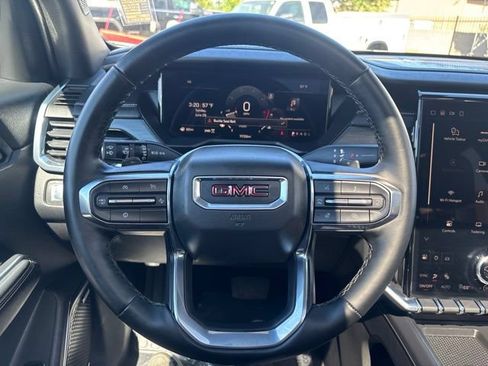 Used 2025 GMC Acadia Elevation w/ Elevation Premium Package AWD/4WD image 19