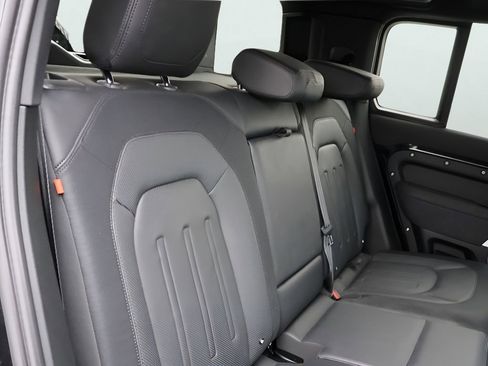 Used 2022 Land Rover Defender 110 X-Dynamic SE AWD/4WD image 13