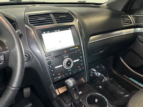 Used 2018 Ford Explorer Sport image 28