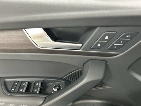 Certified 2025 Audi Q5 2.0T Premium Plus w/ Premium Plus Package AWD/4WD image 11
