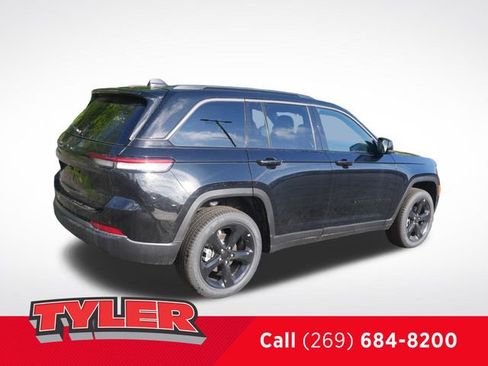 New 2026 Jeep Grand Cherokee Limited w/ Limited Altitude Package AWD/4WD image 8