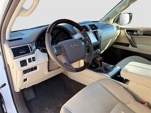 Used 2018 Lexus GX 460 image 25