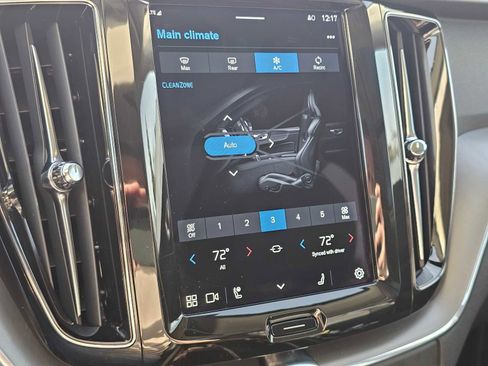 Certified 2025 Volvo XC60 B5 Core image 30