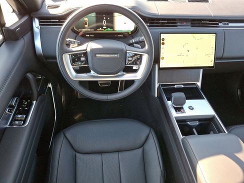 New 2025 Land Rover Range Rover SE image 9