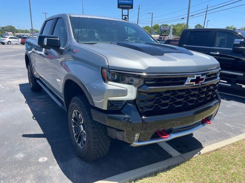 Used 2024 Chevrolet Silverado 1500 ZR2 w/ Technology Package AWD/4WD image 3