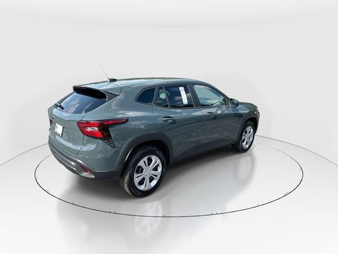 Used 2026 Chevrolet Trax LS FWD image 8