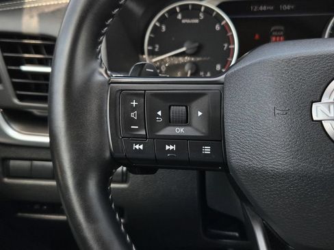 Used 2025 Nissan Rogue SV FWD image 25