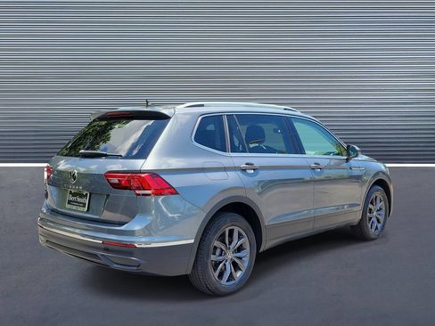 Used 2023 Volkswagen Tiguan SE FWD image 3