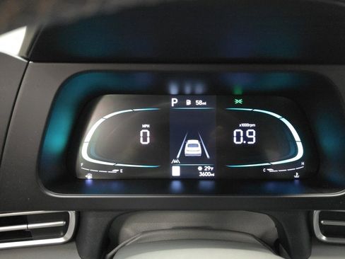 Used 2025 Hyundai Elantra Sport image 30