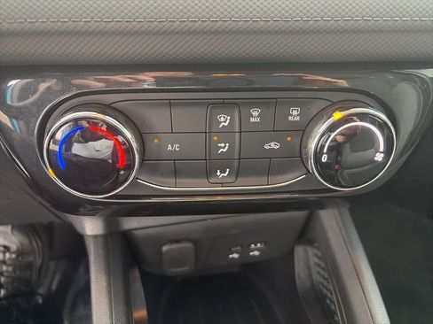 Used 2025 Chevrolet TrailBlazer LT AWD/4WD image 18