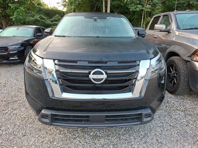 Used 2025 Nissan Pathfinder SV FWD image 2