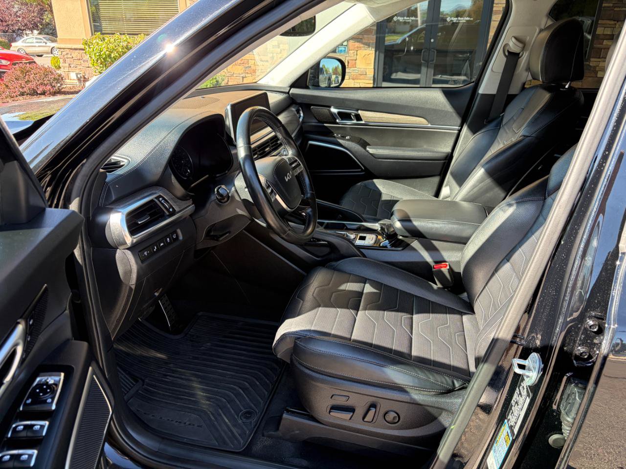 Used 2022 Kia Telluride SX w/ SX Prestige Package AWD/4WD image 4