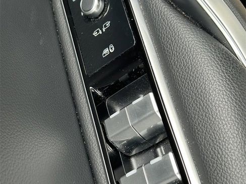 Used 2024 Jaguar F-PACE R-Dynamic S image 23