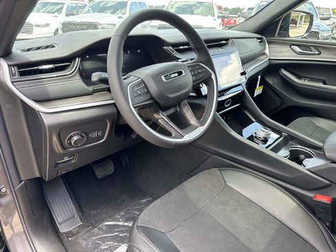 New 2026 Jeep Grand Cherokee L 2WD image 9
