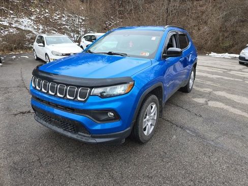 Used 2022 Jeep Compass Latitude image 1
