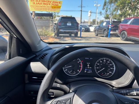Used 2025 Nissan Sentra S FWD image 29