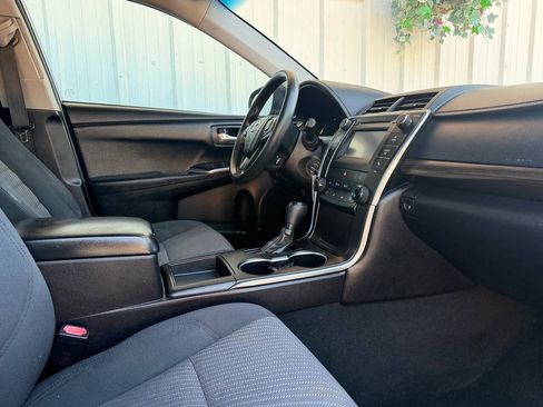 Used 2016 Toyota Camry LE FWD image 15