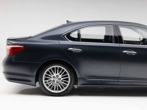 Used 2011 Lexus LS 460 w/ Sport Pkg RWD image 23