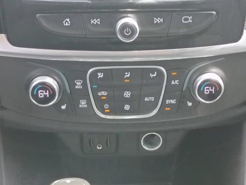 Used 2020 Chevrolet Traverse LT FWD image 25