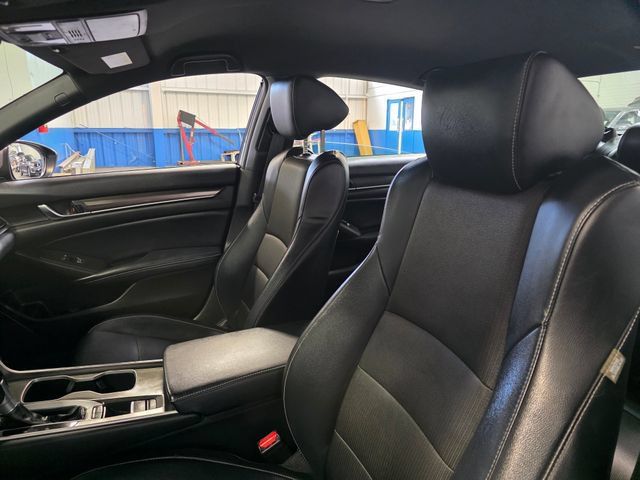 Used 2018 Honda Accord Sport image 24