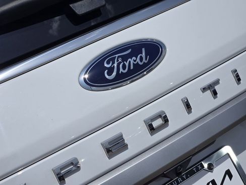 Used 2024 Ford Expedition XLT RWD image 8