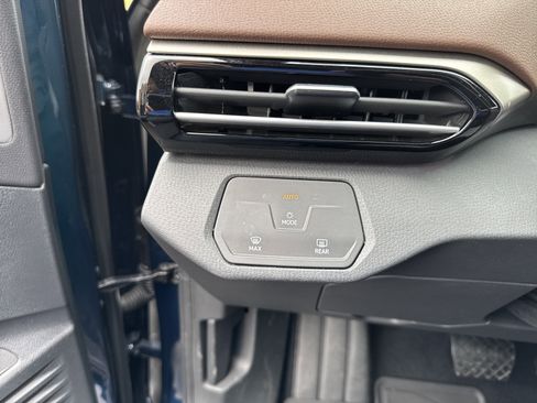 Used 2023 Volkswagen ID.4 Pro image 13