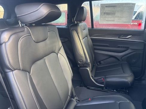 New 2025 Jeep Grand Cherokee L Limited image 13