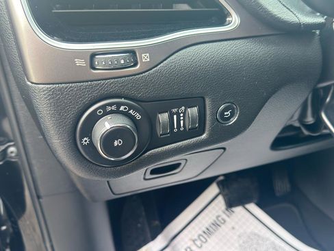 Used 2019 Jeep Cherokee Limited image 19