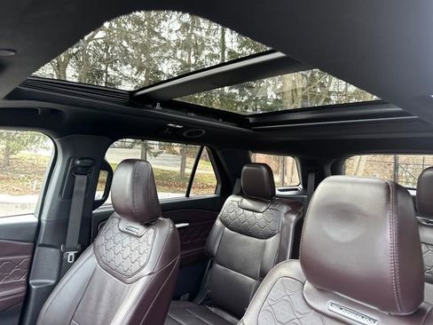 Used 2025 Ford Explorer Platinum w/ Ultimate Package image 43