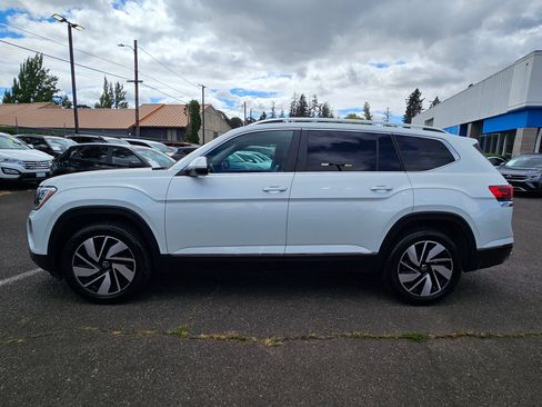 Used 2024 Volkswagen Atlas SEL AWD/4WD image 2
